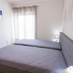 Modern 3-bedroom Retreat In Faro's Center 아파트 파로