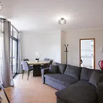 Modern 3-bedroom Retreat In Faro's Center * 파로