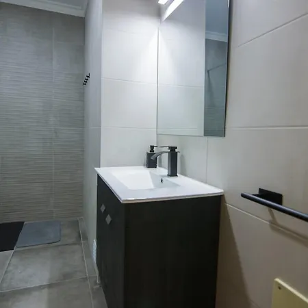 Daire Modern 3- Bedroom Retreat In Faro'S City Center Faro