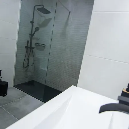 Modern 3- Bedroom Retreat In Faro'S City Center