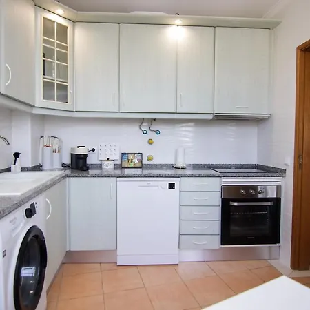 Daire Modern 3- Bedroom Retreat In Faro'S City Center *