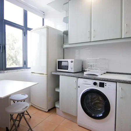 아파트 Modern 3- Bedroom Retreat In Faro'S City Center 파로