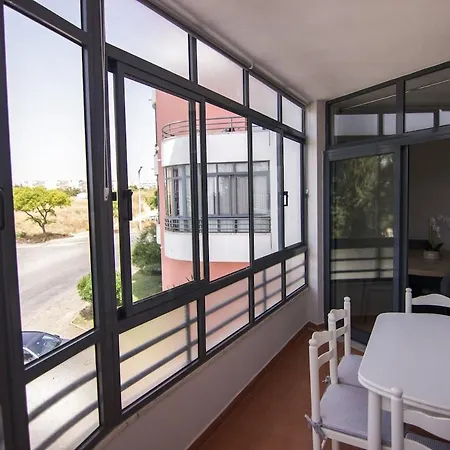 Modern 3- Bedroom Retreat In Faro'S City Center