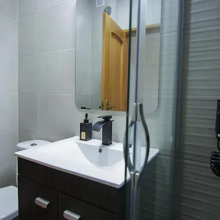 Modern 3- Bedroom Retreat In Faro'S City Center Daire *