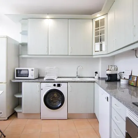 Modern 3- Bedroom Retreat In Faro'S City Center Daire