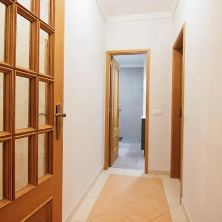 Modern 3- Bedroom Retreat In Faro'S City Center Daire Faro