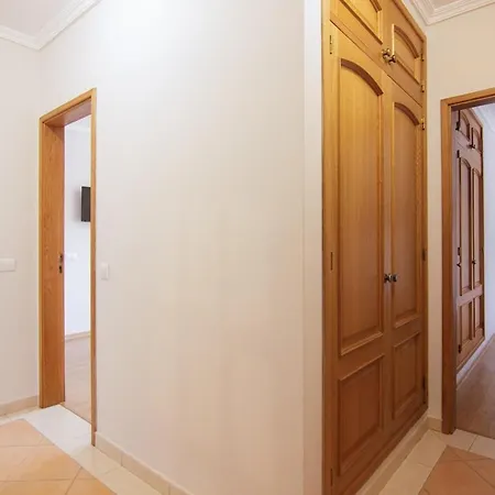 Daire Modern 3- Bedroom Retreat In Faro'S City Center