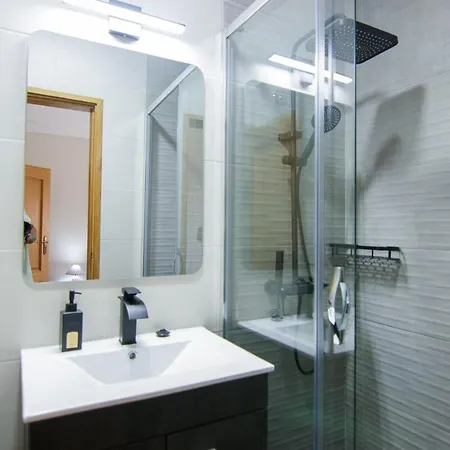 Daire Modern 3- Bedroom Retreat In Faro'S City Center