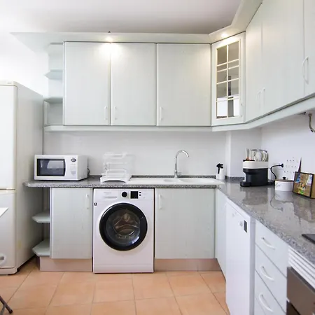 Appartement Modern 3- Bedroom Retreat In Faro's Center *