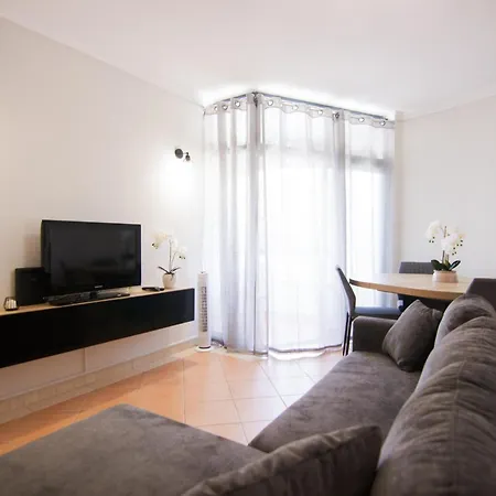 Modern 3- Bedroom Retreat In Faro's Center Appartement District de Faro