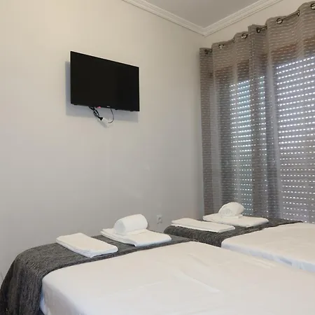 Modern 3- Bedroom Retreat In Faro's Center District de Faro