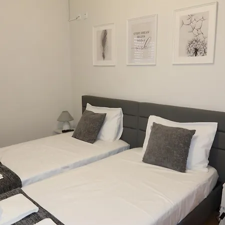 Modern 3- Bedroom Retreat In Faro's Center * District de Faro