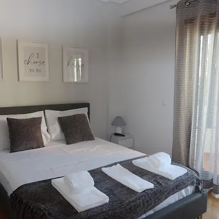 Appartement Modern 3- Bedroom Retreat In Faro's Center District de Faro