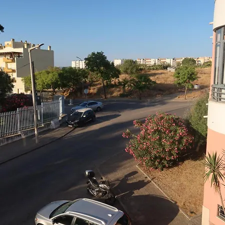 Modern 3- Bedroom Retreat In Faro's Center District de Faro