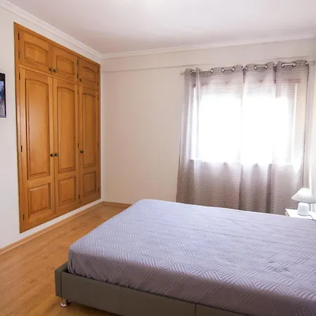 Modern 3- Bedroom Retreat In Faro's Center Appartement District de Faro