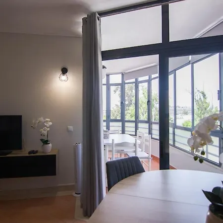 Апартаменты Modern 3-bedroom Retreat In Faro's Center