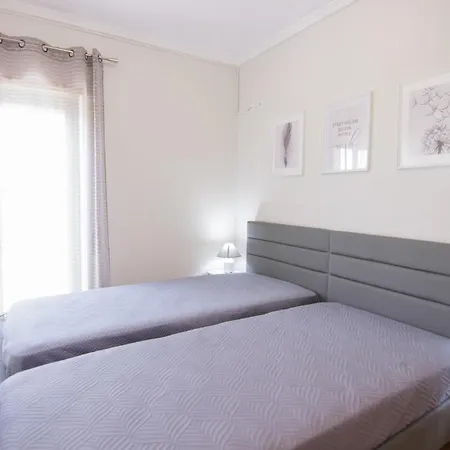 Modern 3-bedroom Retreat In Faro's Center